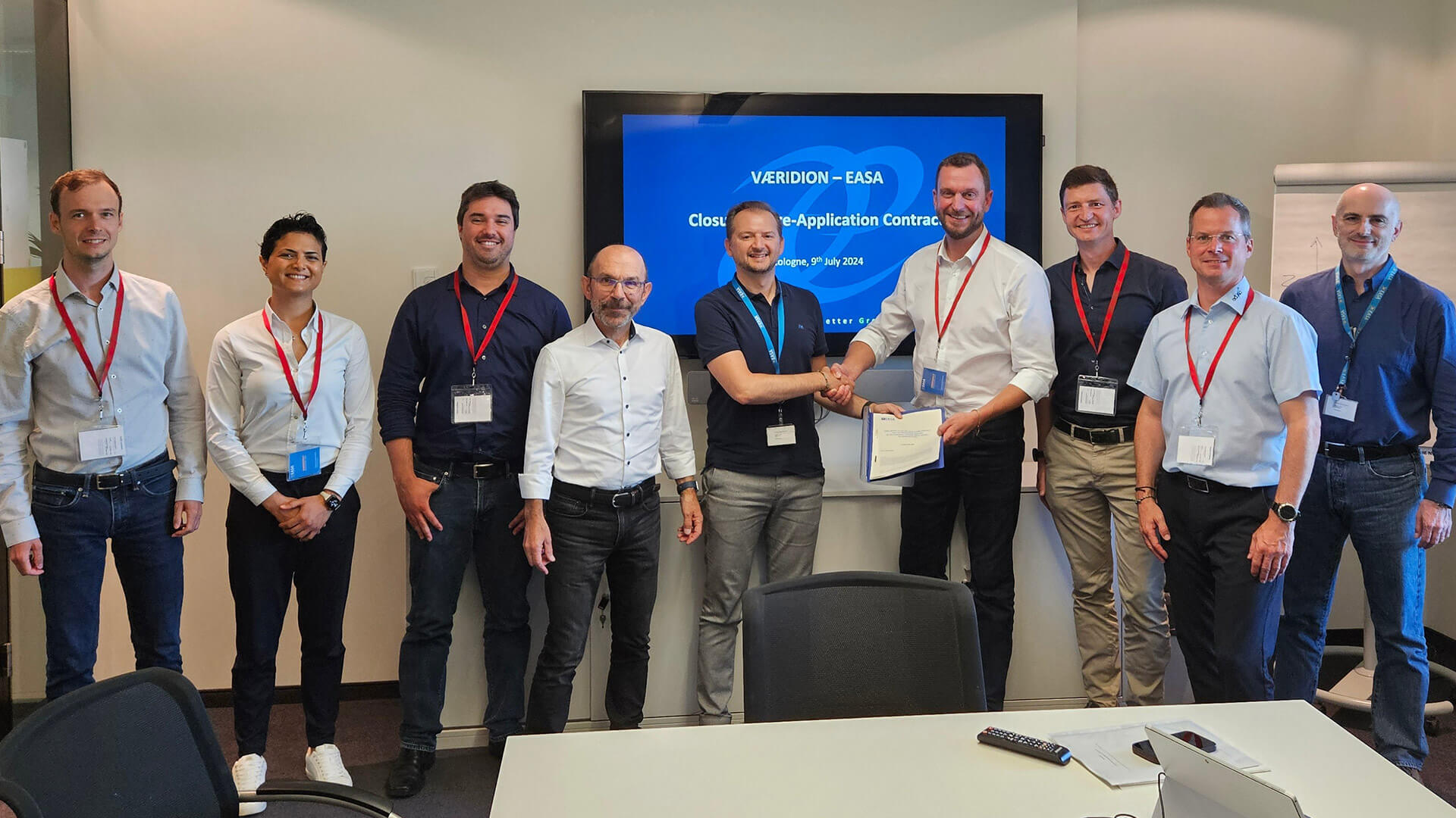 From left to right: Dr. Nando van Arnhem (VÆRIDION), Salma Mrabet (VÆRIDION), Douglas Costa (VÆRIDION), Alain Leroy (EASA), Pasquale Violetti (EASA), Markus Kochs-Kämper (VÆRIDION), Dr. Sebastian Seemann (VÆRIDION), Boris Kölmel (Aircraft Design Certification), Giovanni Cima (EASA)